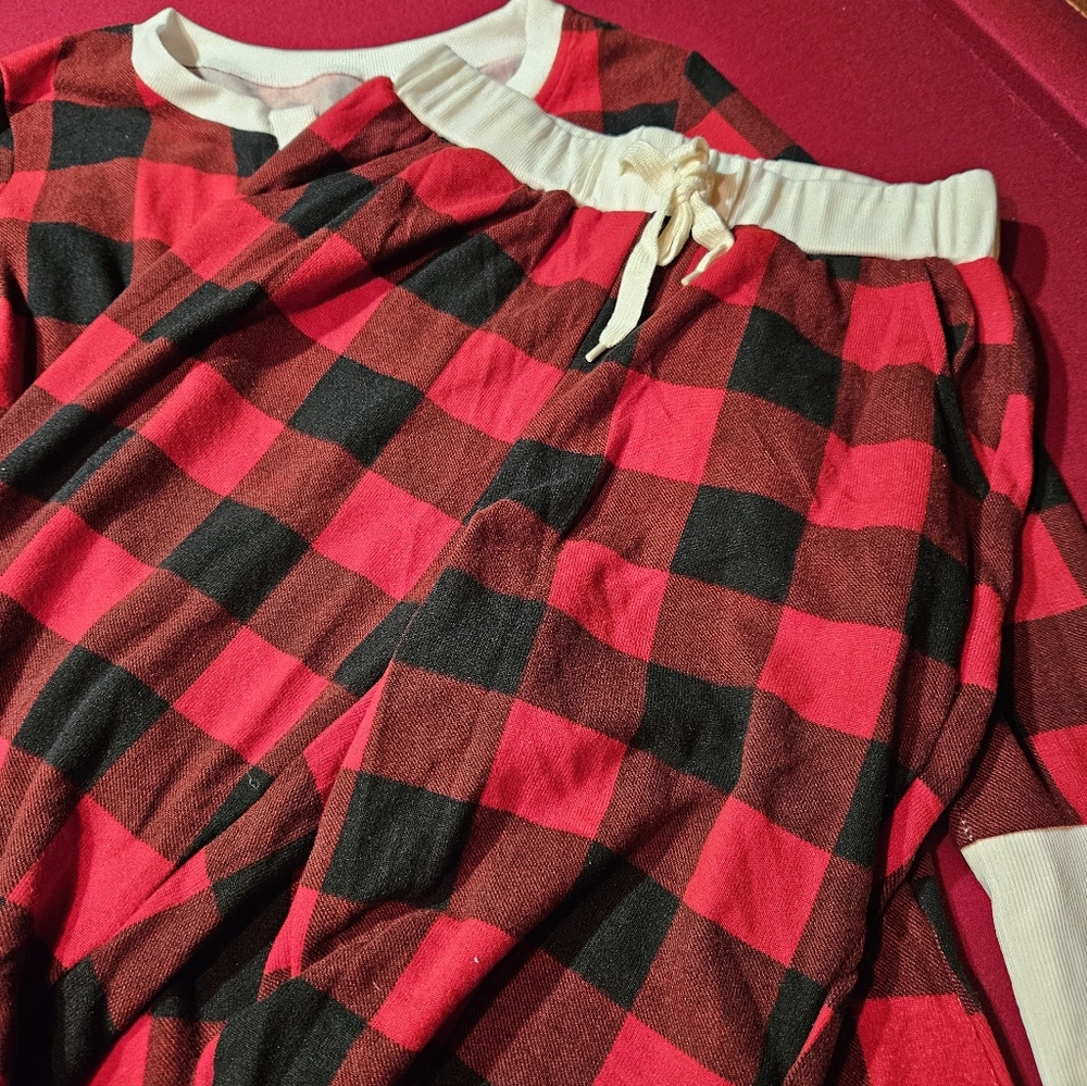 Red and Black Plaid Pajama Set. SIZE MEDIUM. LIKE NEW